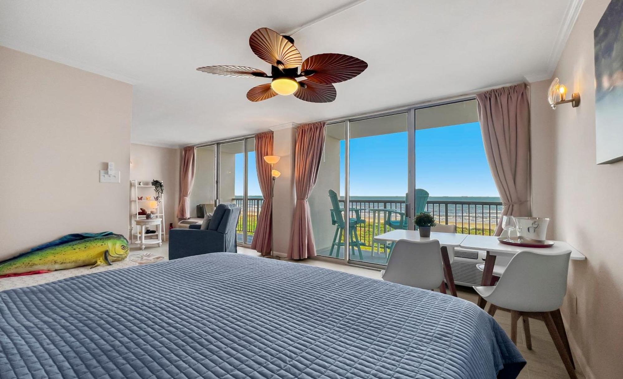 Islander East Condominiums 갤버스턴 객실 사진